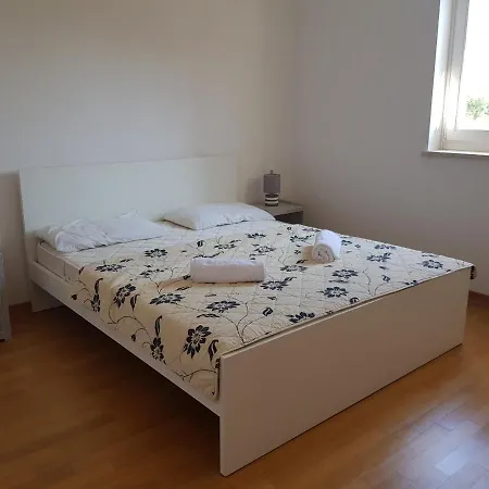 Sunny فيلة Kaštelir